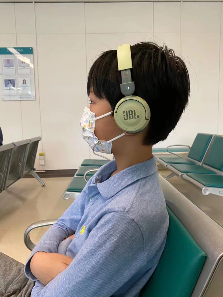 全球知名大牌耳机JBL——无线降噪，还原真正原声，保护孩子听力
